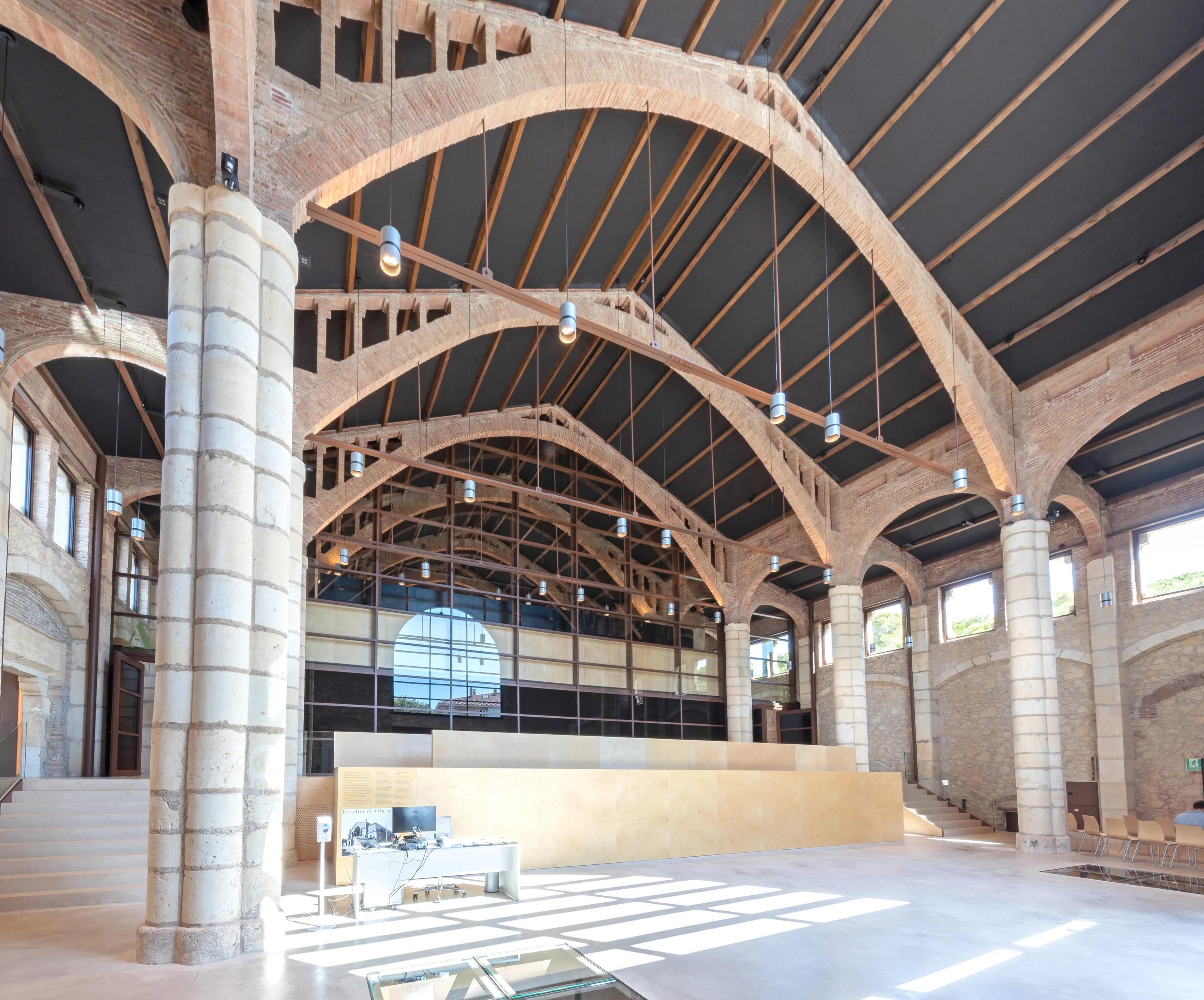 Auditorium in Celler Vila-seca in Vila-seca Spain with Rockfon Color-all B-Edge