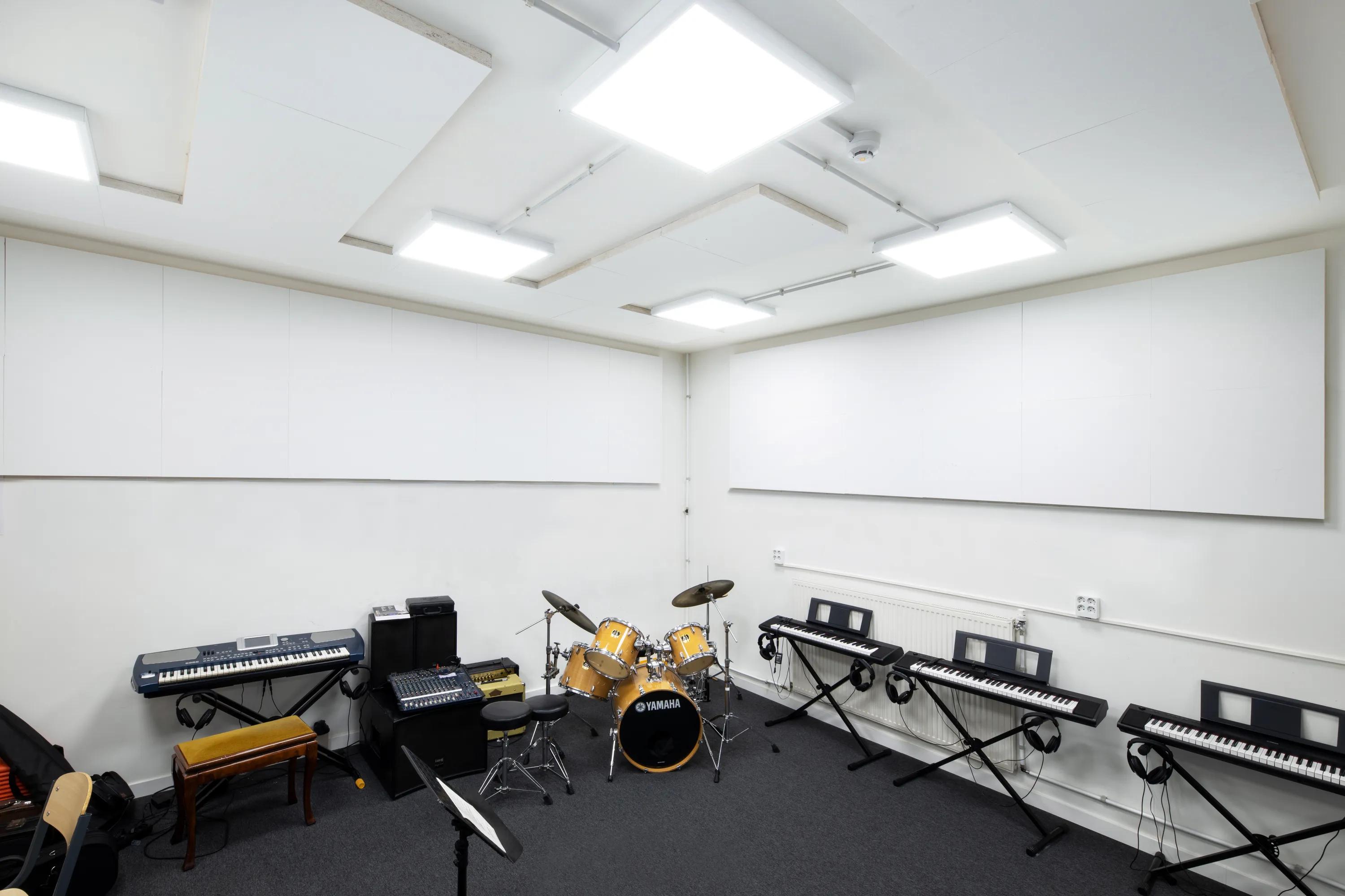 music room with white ceiling design