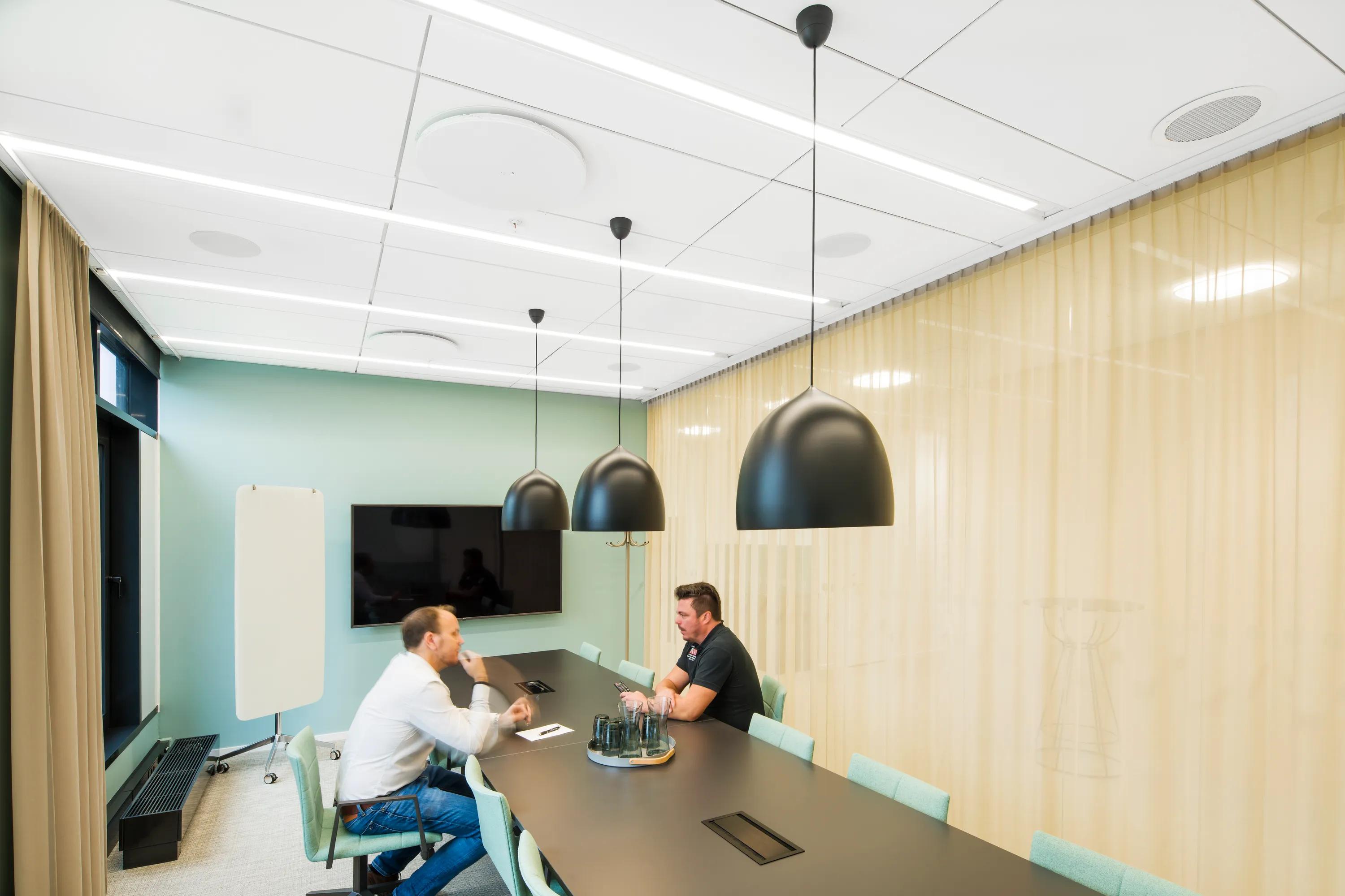 SE, World Trade Center, Malmö, Horisont Arkitekter AB, Office, Rockfon Blanka, M-edge, 1200x600, White, Chicago Metallic 2890 T24 Click, OPen Plan Office