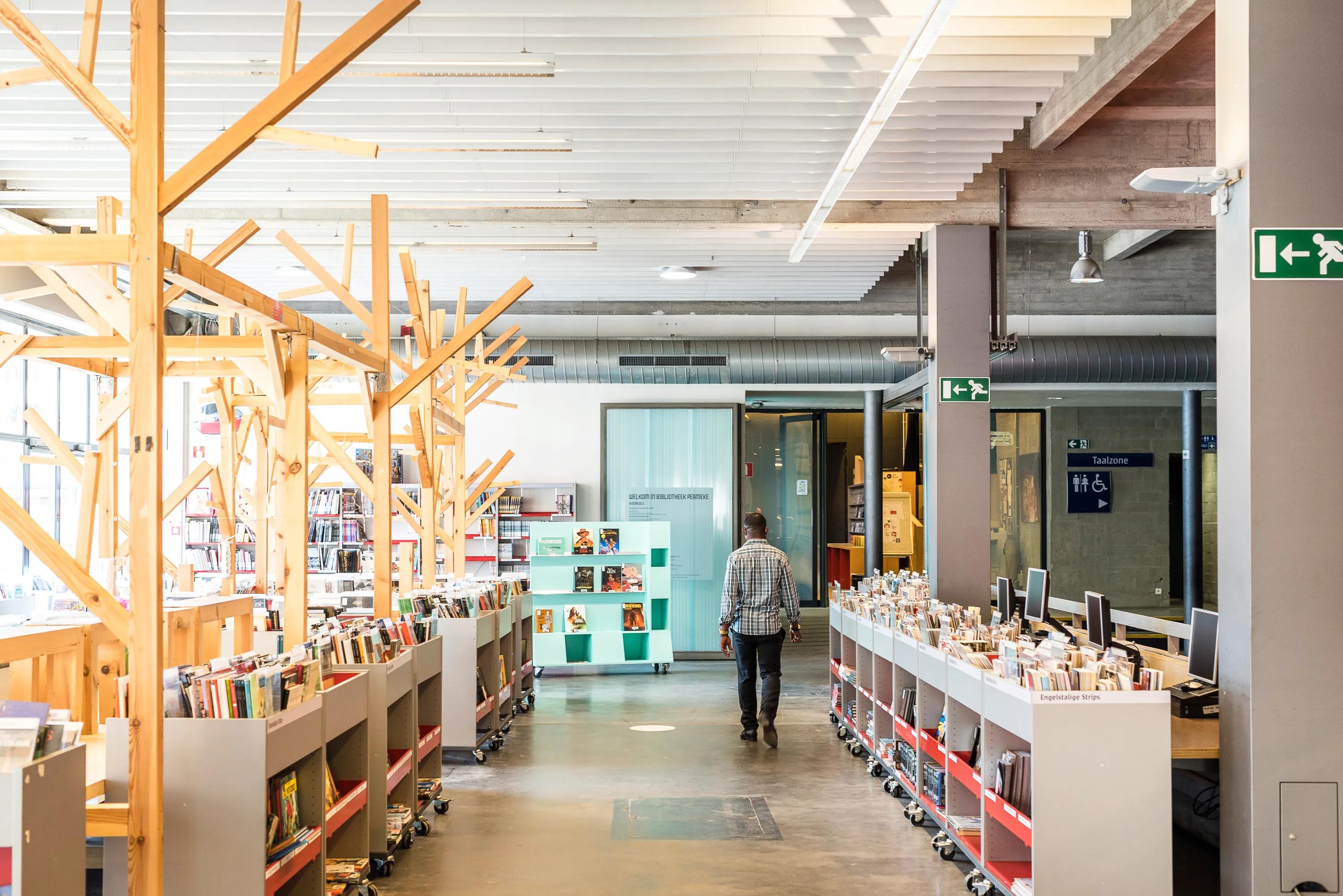 Permeke Library interior design in Antwerp with a ceiling baffle made up of Rockfon Universal