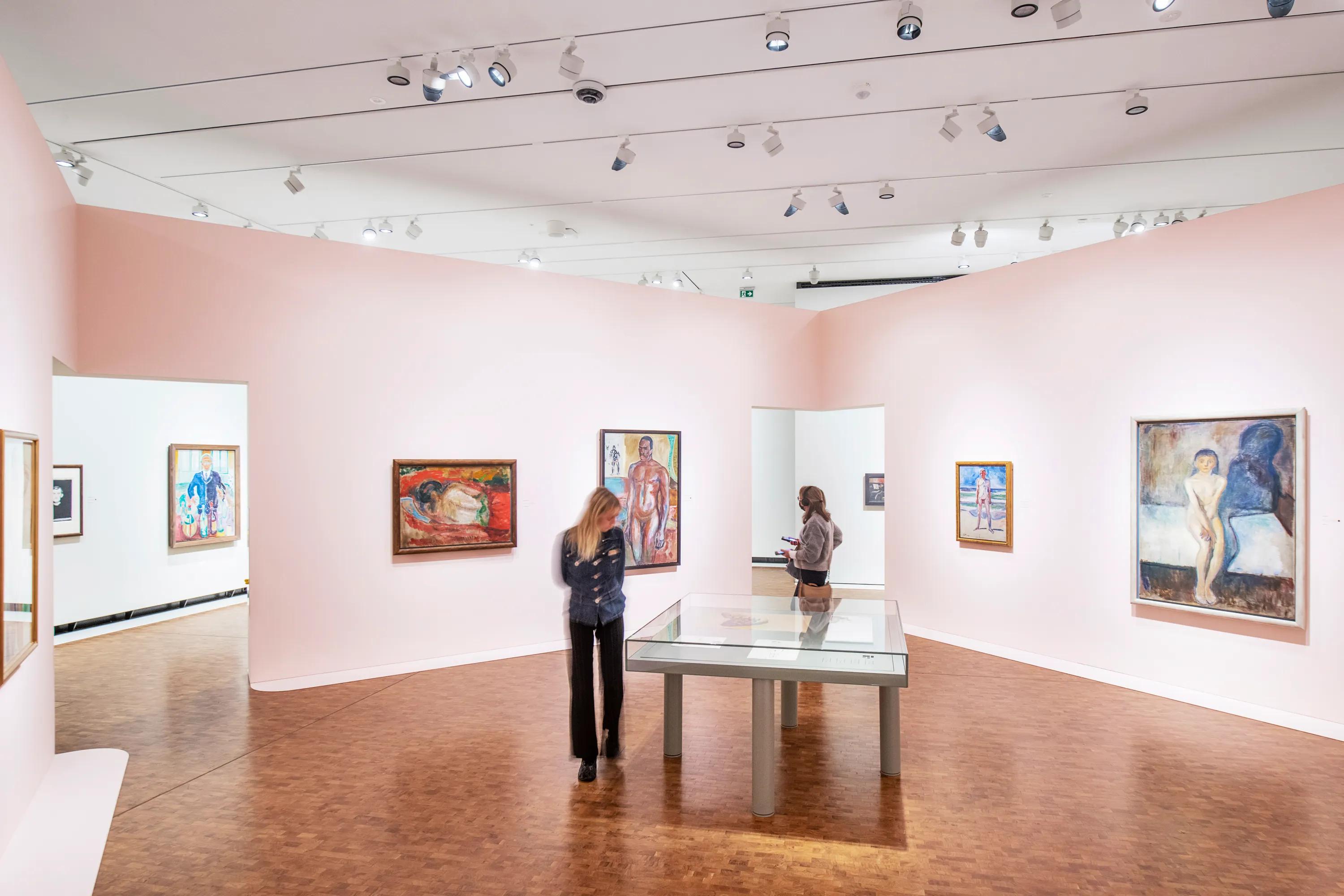 Museum gallery acoustics optimised with acoustic design.