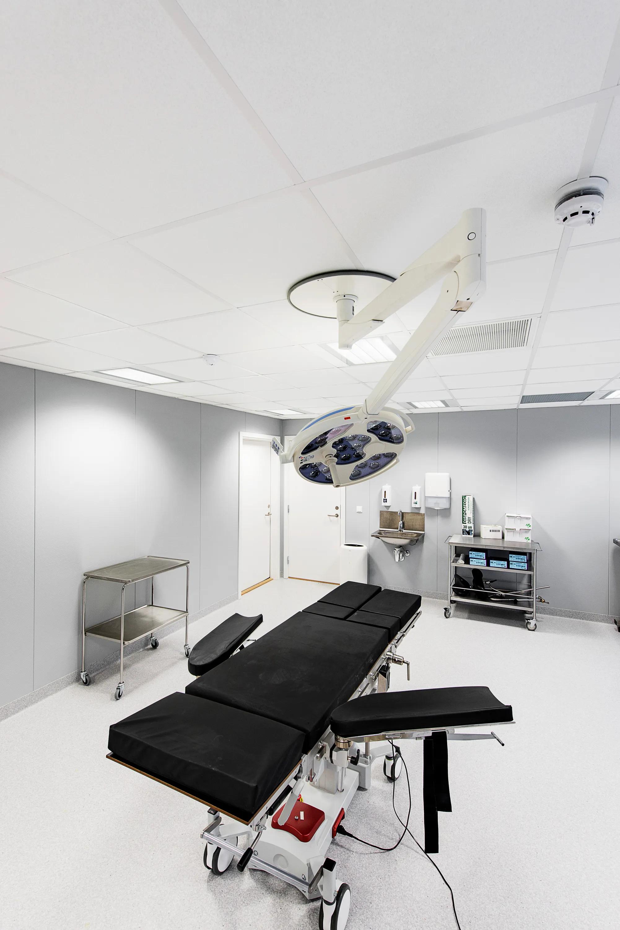 Rockfon MediCare® Air | Airtight Cleanroom Acoustic Ceiling Tiles