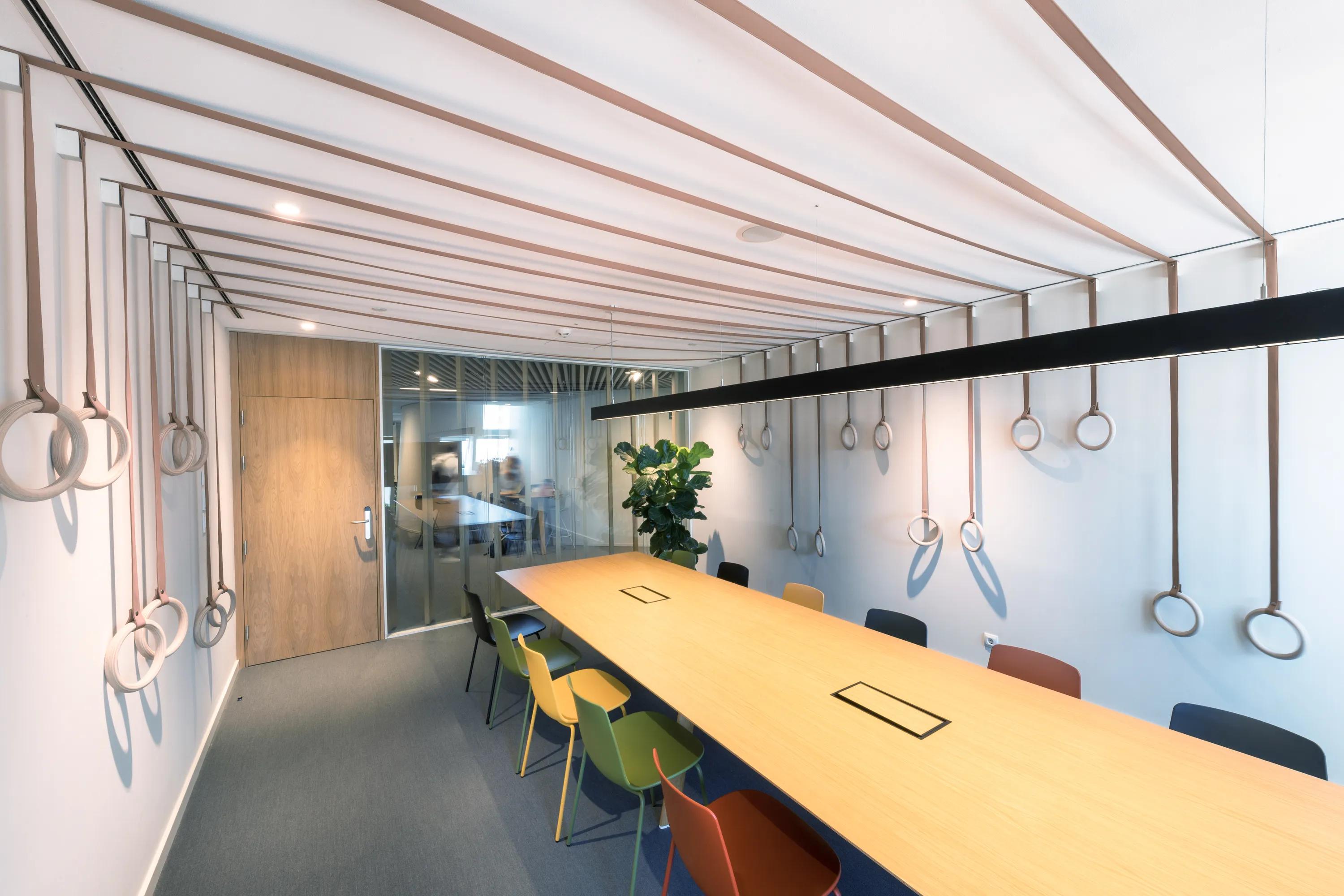 Meeting Room in COWORKING LOOM GLÒRIES in Barcelona Spain with Rockfon Mono Acoustic TE-Edge