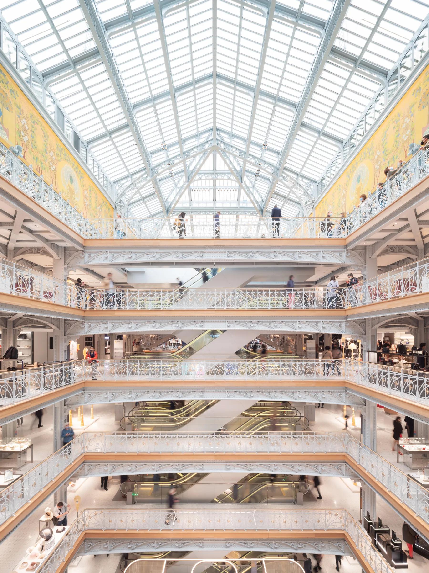 Shopping Centre in La Samaritaine in Paris France with Rockfon Mono Acoustic.
