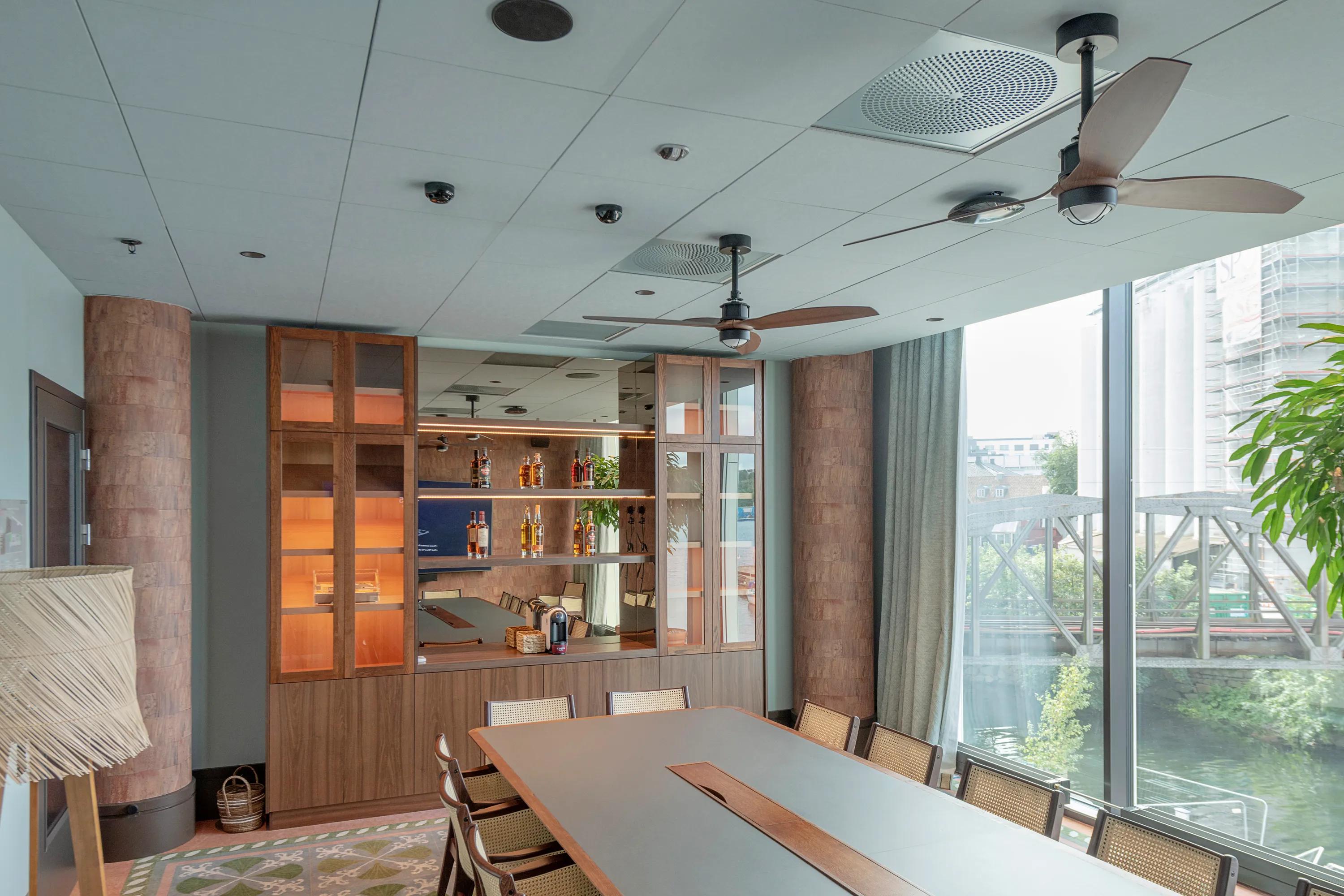 Meeting Room in Hotel Riviera in Moss Norway with Rockfon Color-all dB46 D-Edge