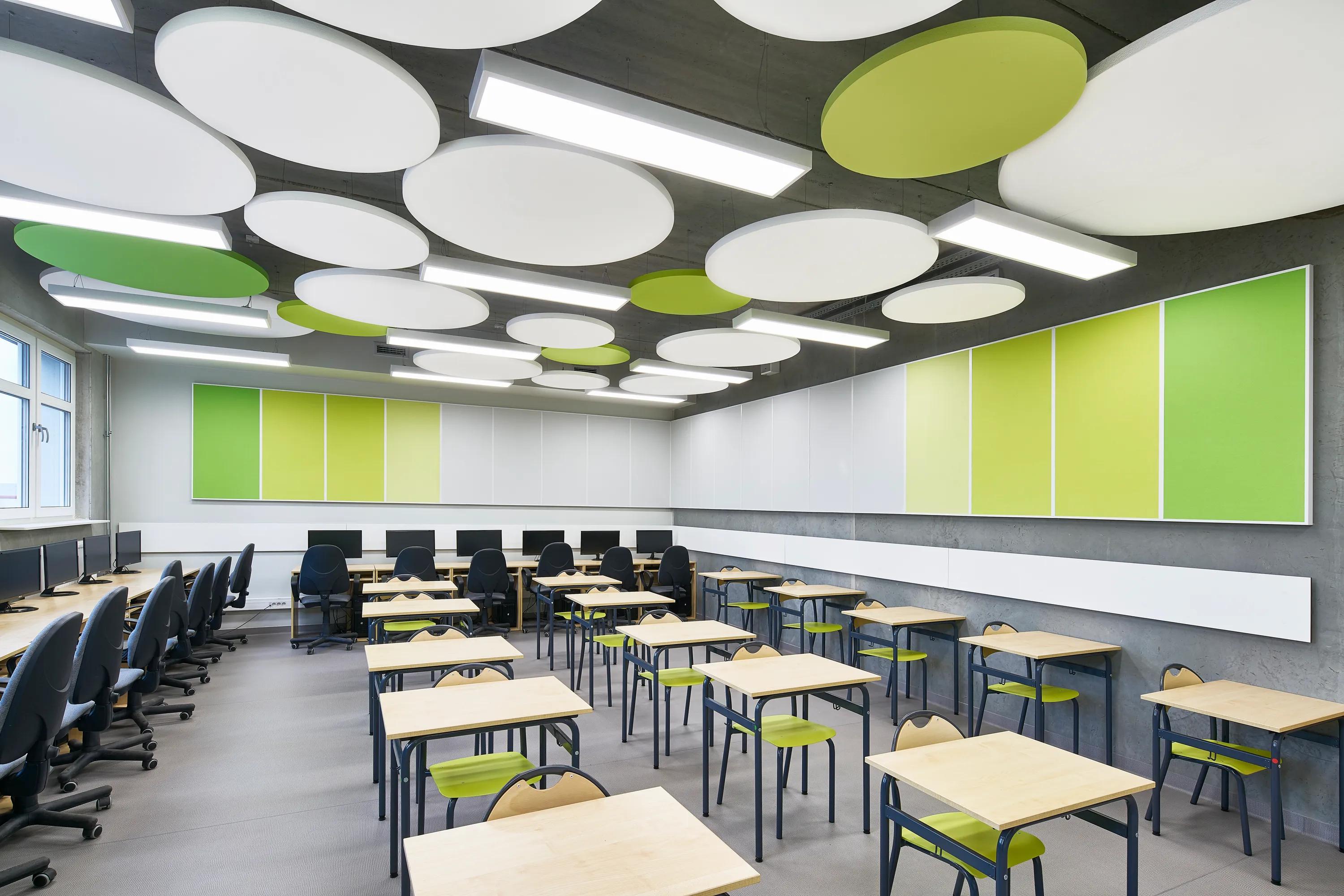 Rockfon Eclipse Colour floating ceiling panels in green and white in a classroom in Poznan, Poland