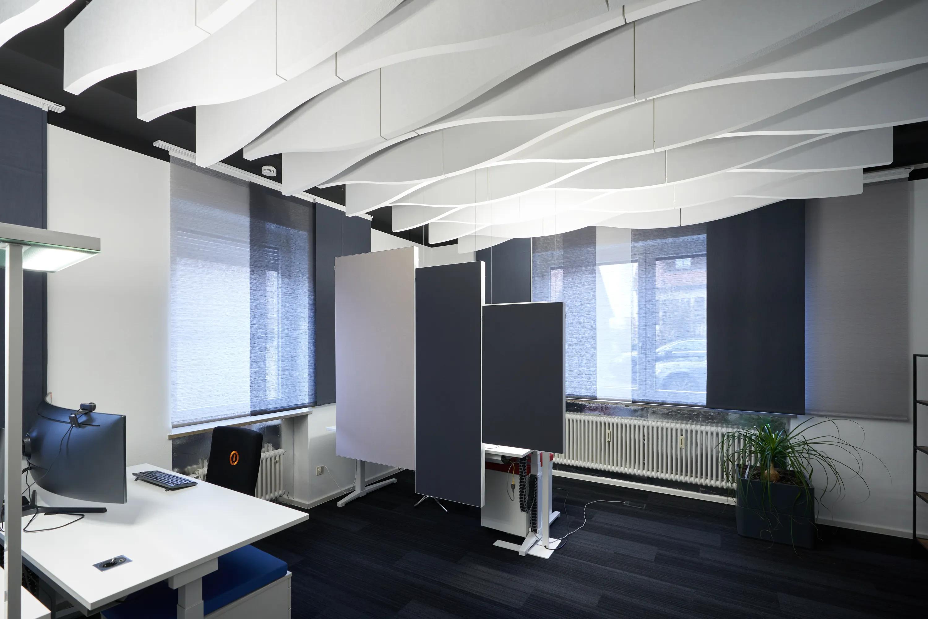 Cellular Office in Wegscheider office solution GmbH in Heßdorf-Hannberg Germany with a baffle ceiling using Rockfon Contour Wave