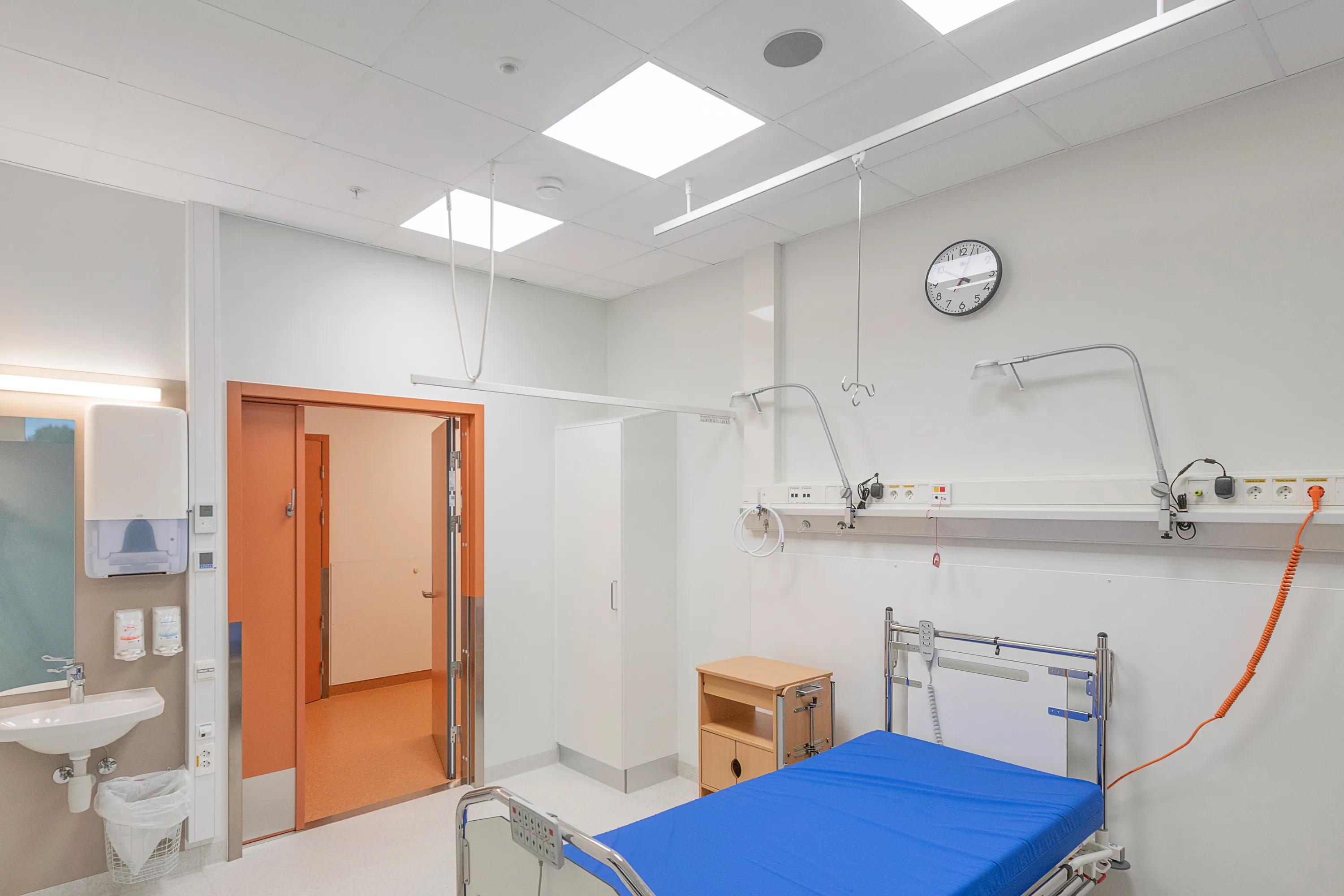 Rockfon MediCare® Standard | Cleanroom Acoustic Ceiling Tiles