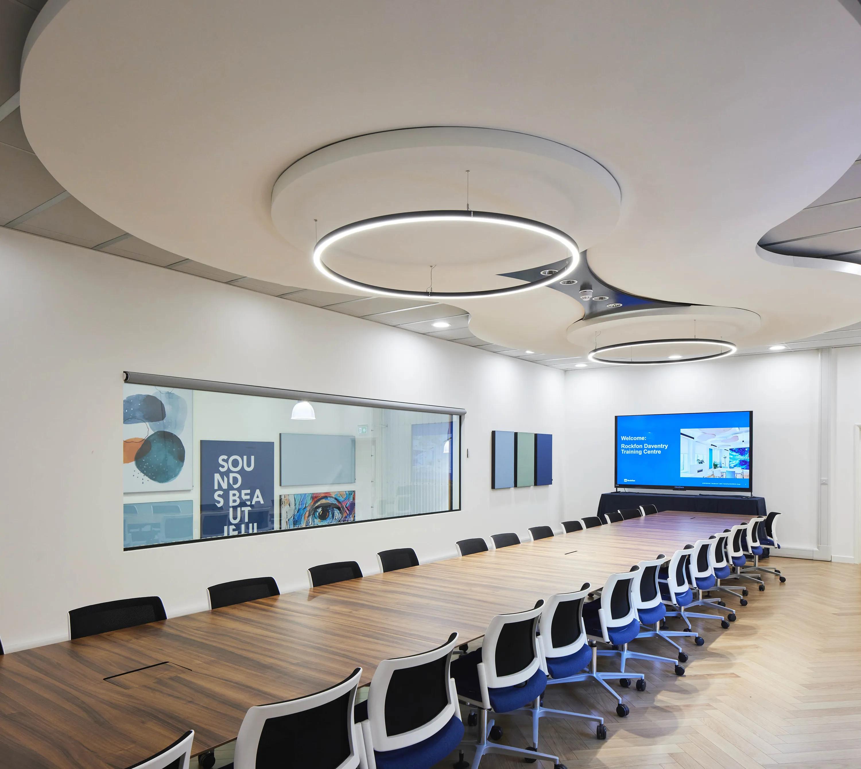A figure of eight ceiling with Rockfon Mono Acoustic