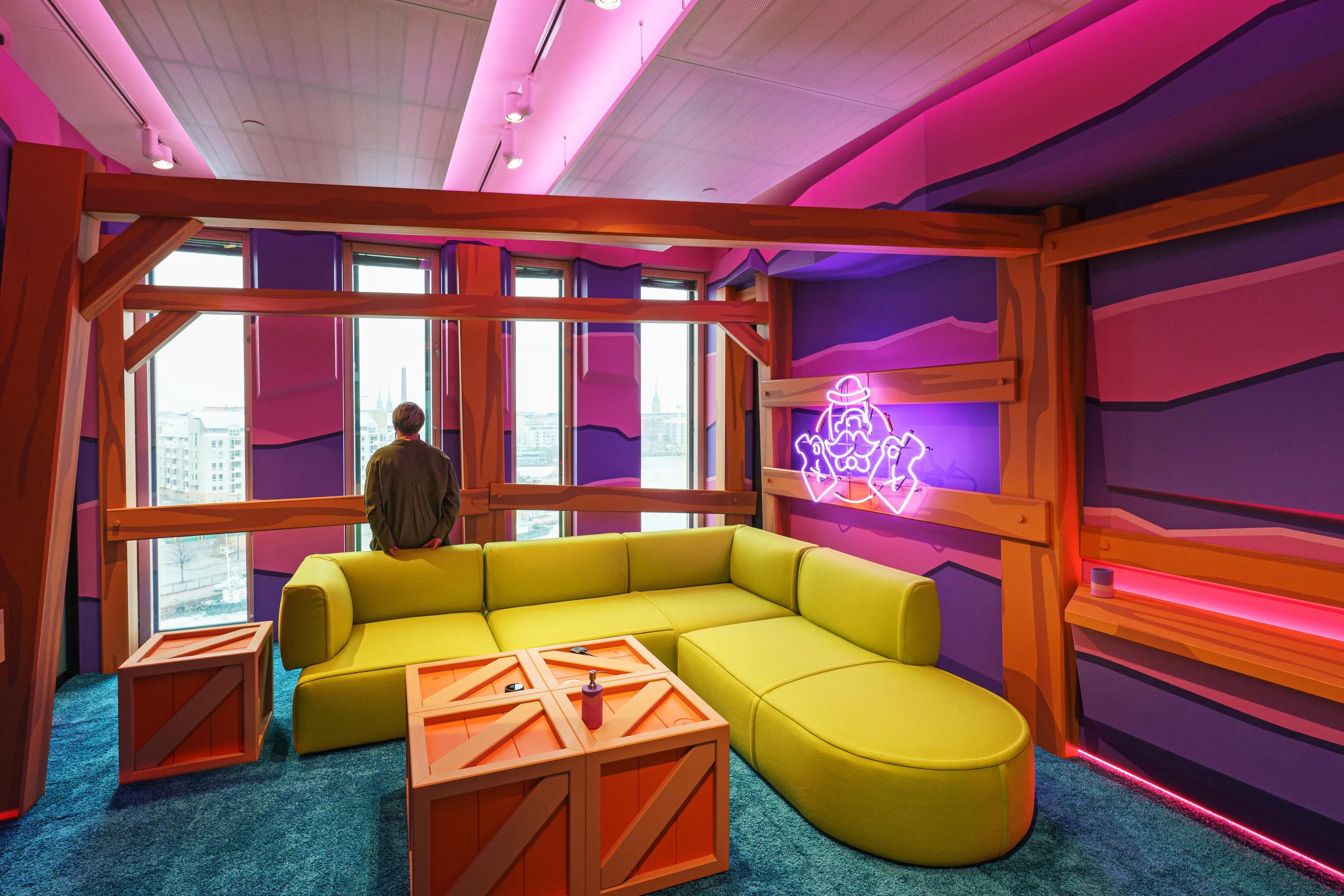 Meeting room in office Wood City in Helsinki Finland with Rockfon Blanka in As-edge