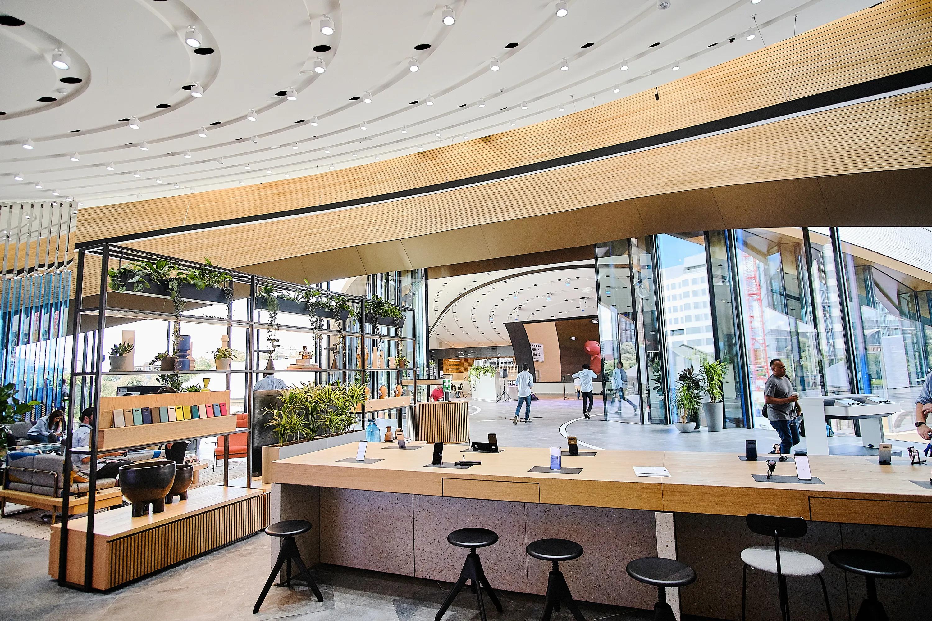 A boutique store and showroom with Rockfon Mono Acoustic for noise control.